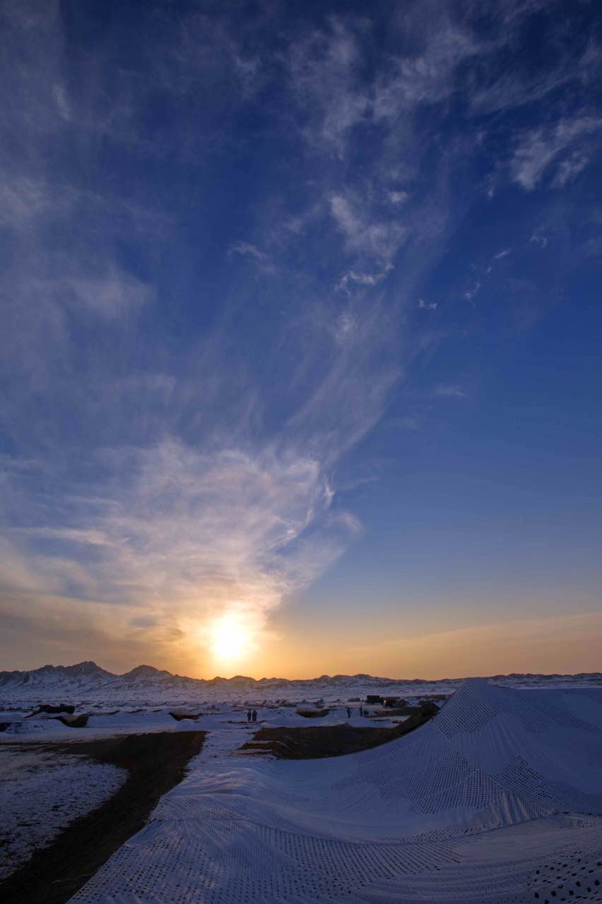 茫茫戈壁摊 雄兵&ldquo;千百万&rdquo;&mdash;&mdash;海军陆特战部队沙漠寒训见闻【9】