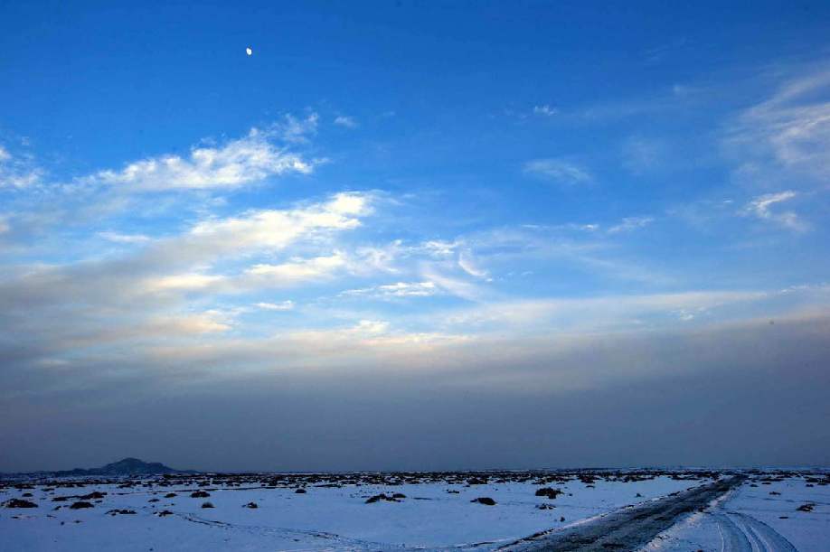 茫茫戈壁摊 雄兵“千百万”——海军陆特战部队沙漠寒训见闻【5】