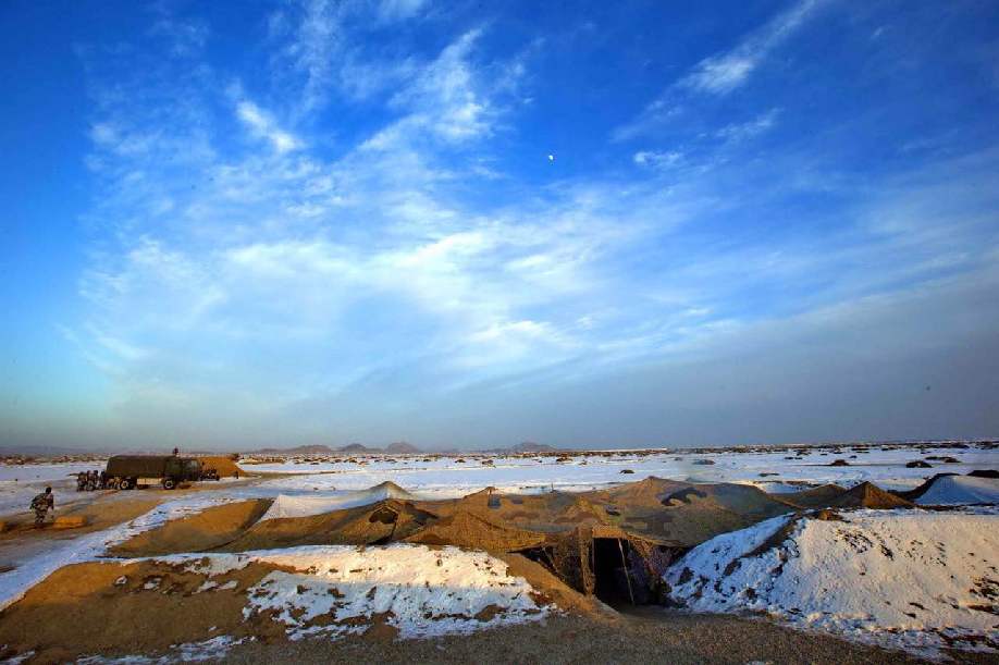 茫茫戈壁摊 雄兵&ldquo;千百万&rdquo;&mdash;&mdash;海军陆特战部队沙漠寒训见闻【6】