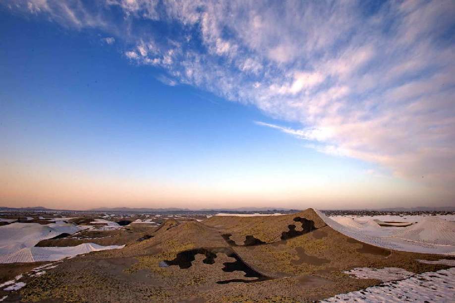 茫茫戈壁摊 雄兵“千百万”——海军陆特战部队沙漠寒训见闻【7】