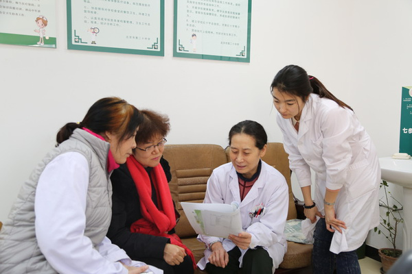 第306医院专家组赴北京二十中开展体检