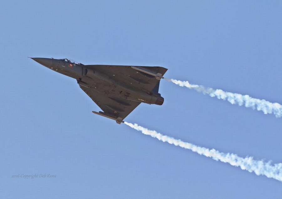 巴林航展开幕:印度LCA战机飞行表演独领风骚