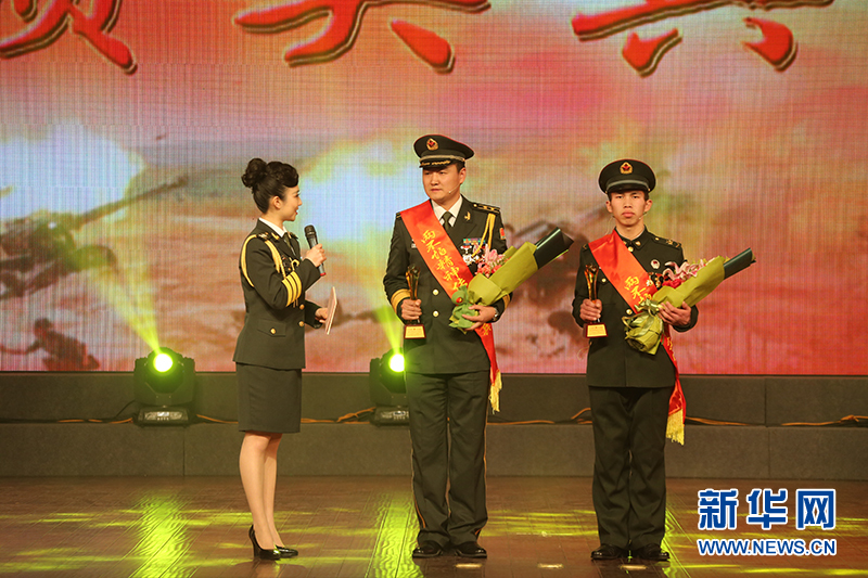 陆军第12集团军评选表彰两不怕十大标兵、