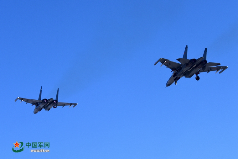 直刺苍穹!空军航空兵双机编队对抗空战训练