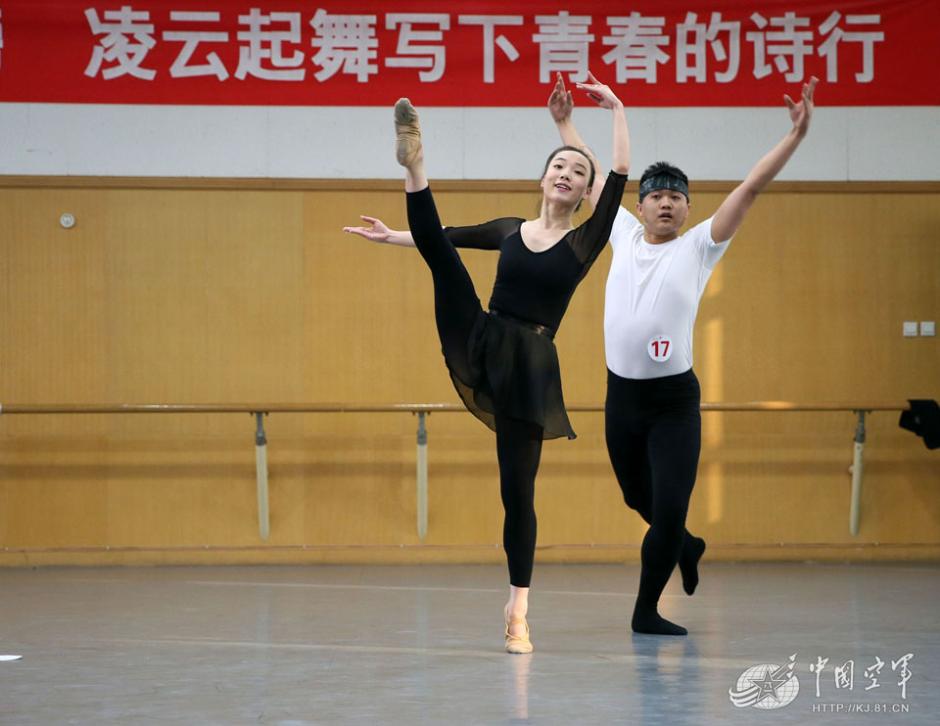 空政文工团年度业务大考 歌舞演奏真精彩