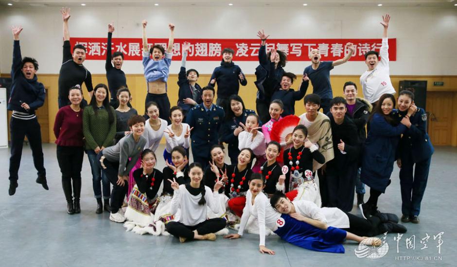 空政文工团年度业务大考 歌舞演奏真精彩