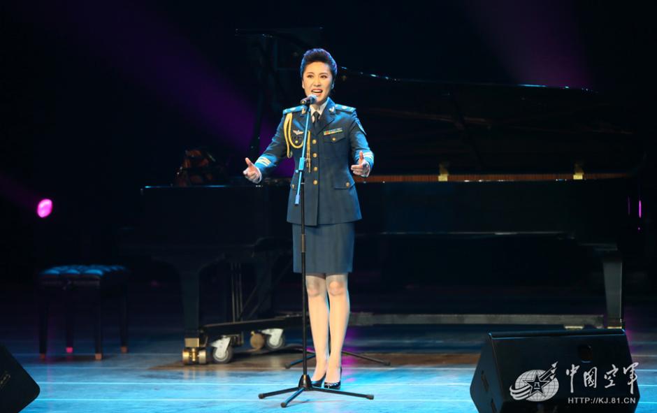 空政文工团年度业务大考 歌舞演奏真精彩