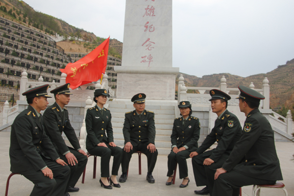 第54集团军某装甲旅神府红军传人寻根行