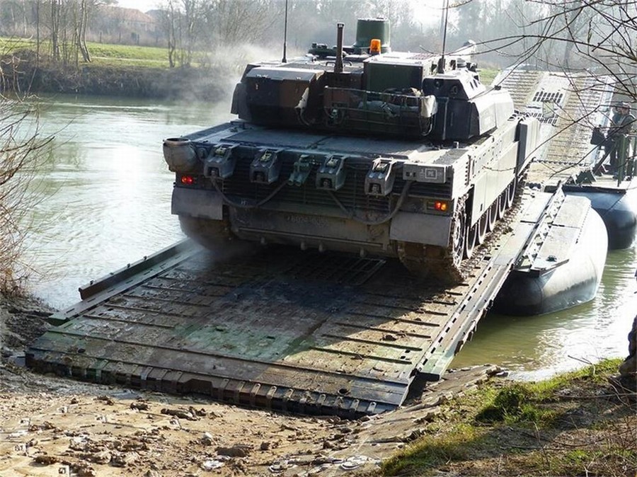 看世界最贵坦克怎样安全过河