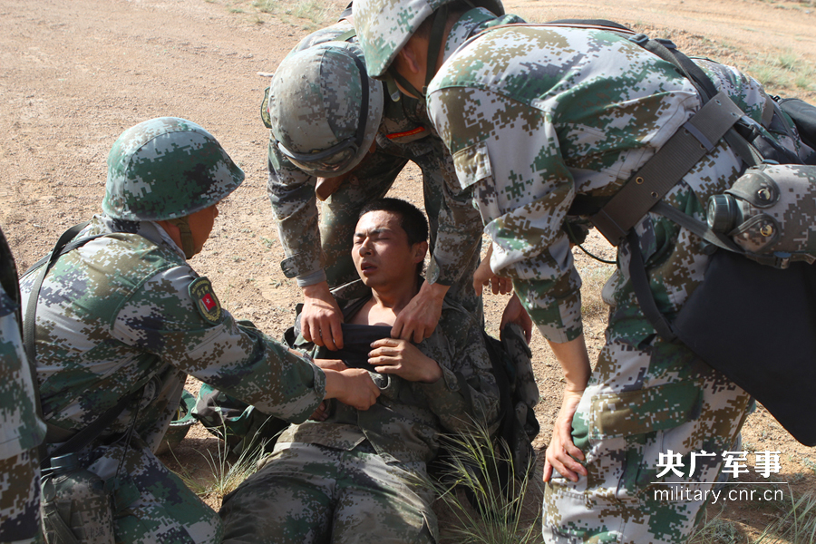 第13集团军某团大漠练兵:官兵连续数昼夜强