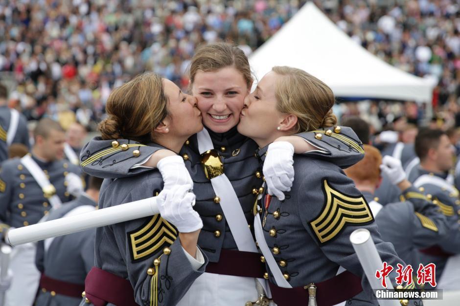 美国西点军校举行毕业典礼 副总统拜登出席