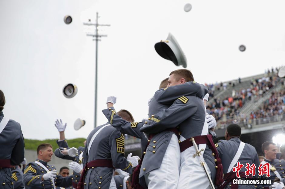 美国西点军校举行毕业典礼 副总统拜登出席