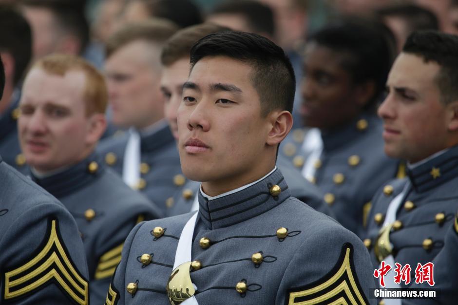 美国西点军校举行毕业典礼 副总统拜登出席