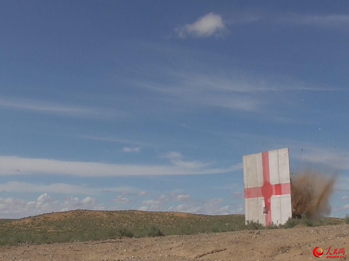 导弹击中目标。