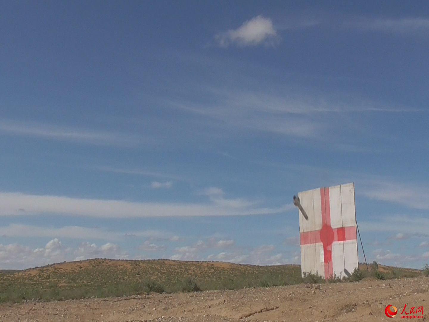 AR-1导弹冲向目标瞬间