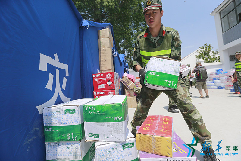 江苏盐城风雹巨灾后的边防身影--江苏盐城边防