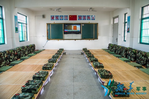 整齐划一的临时宿舍。廖振华摄