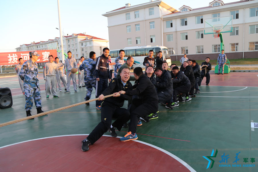 ↑资料图片：张超积极参加团文体活动。