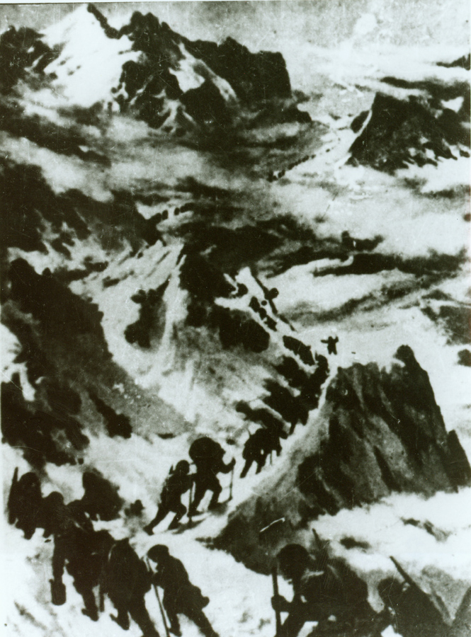 ↑资料图片:红军过打鼓山。(图片由陆军第16集团军某红军团提供) ↑资料图片:红军过打鼓山。(图片由陆军第16集团军某红军团提供)