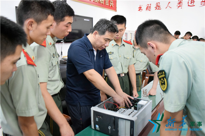武警新华通讯社守卫中队组织官兵进行计算机基础知识培训