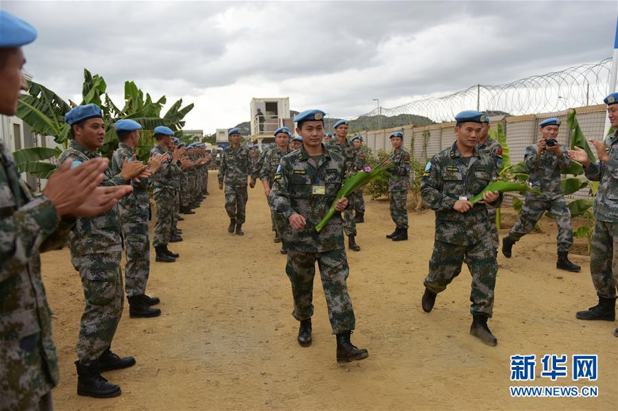 (国际)(1)中国驻南苏丹维和步兵营受伤战士姚道祥、吴乐重返战位