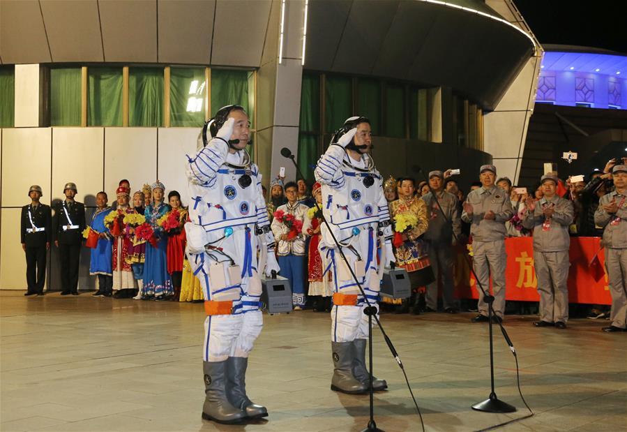 （神舟十一号载人飞行）（15）神舟十一号航天员出征