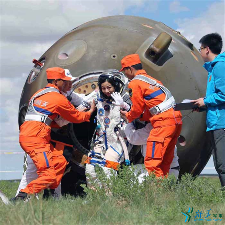 独家：镜头下的神舟着陆与航天员出舱