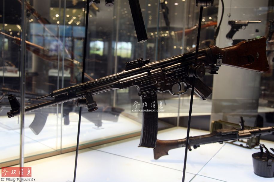俄百年兵工厂博物馆藏怪枪：形似95式-新华时政-新华网