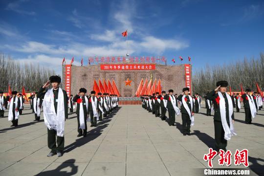 陆军青藏兵站部730余名老兵退出现役光荣返乡