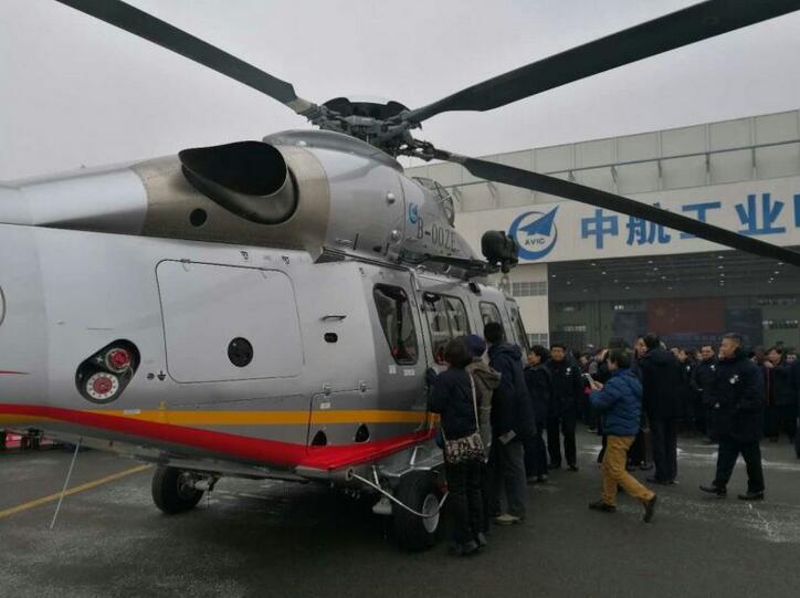 &uarr;AC352直升机采用双发、宽机身、单旋翼带尾桨常规布局设计，应用大量成熟先进技术，符合最新国际适航标准，在同类产品中性能优势突出。是目前世界上最先进的中型多用途直升机之一。