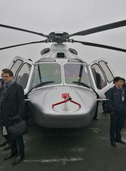 &uarr;AC352直升机。