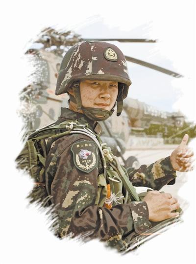 特战女兵&ldquo;信任射击&rdquo;：双手拿气球请30米外战友打