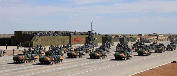 （建军90周年阅兵）（24）接受检阅