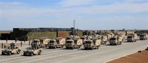 （建军90周年阅兵）（25）接受检阅