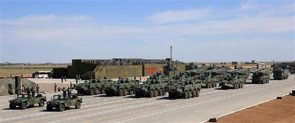 （建军90周年阅兵）（26）接受检阅