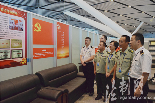 边检站联合南宁海关开展十分钟党课活动