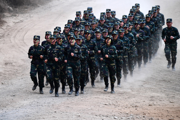 75军某特战旅大学生女兵学习践行党的创新理