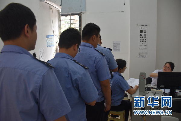 福建伍堡边防派出所开展辅警人员健康体检工作