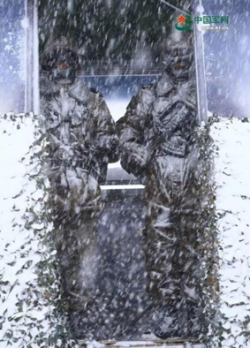 中国军人:负重前行只为你能岁月静好