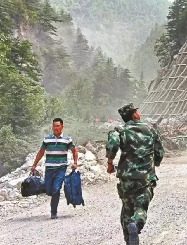 中国军人:负重前行只为你能岁月静好