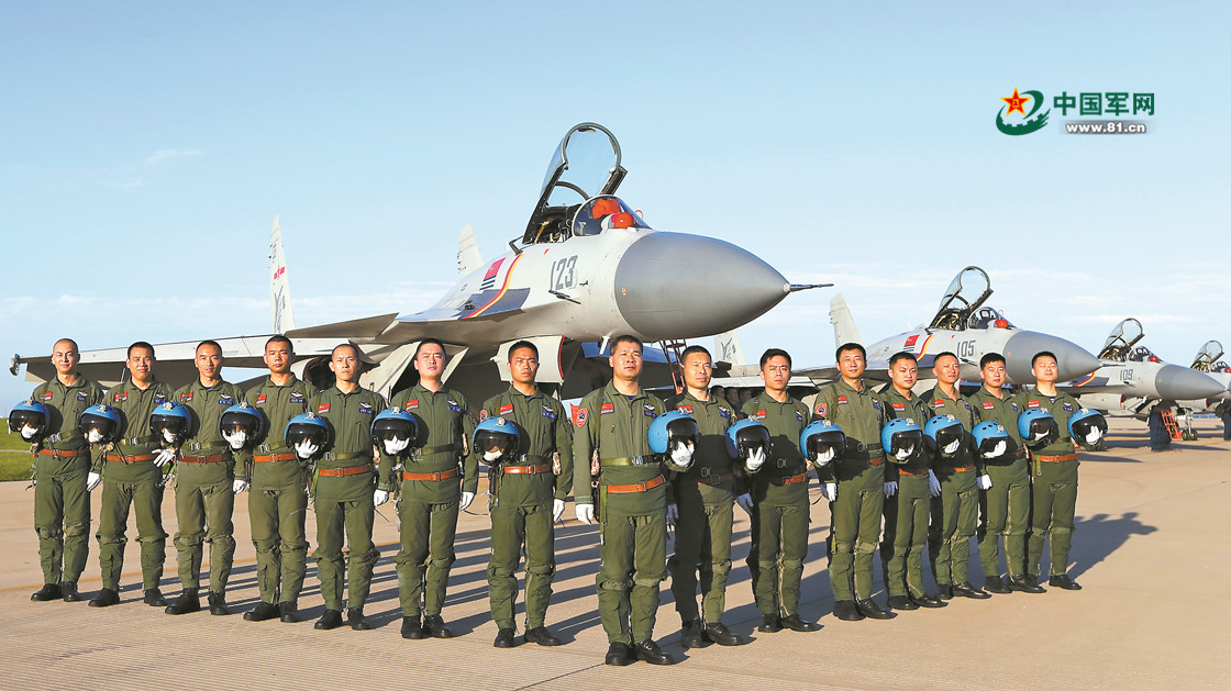 舰载战斗机飞行员:飞鲨先锋征战深蓝