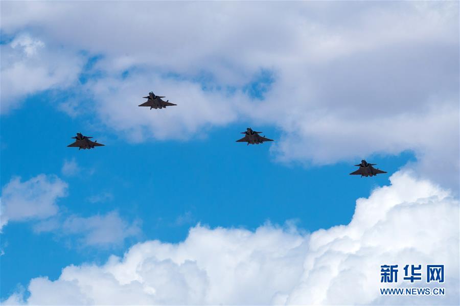 (图文互动)(4)中国空军发布强军宣传片《头顶的家园》