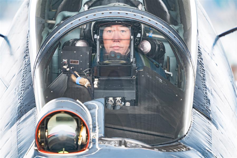 （新华全媒头条&middot;图文互动）（2）战鹰，为祖国奋飞&mdash;&mdash;记空军航空兵某旅旅长、特级飞行员郝井文