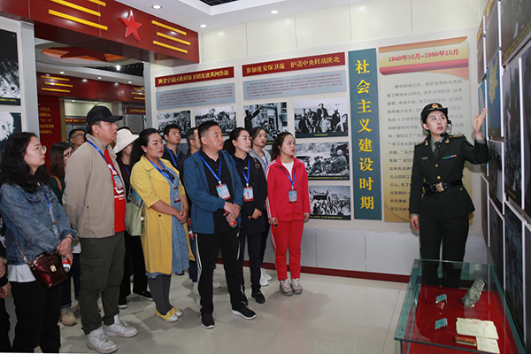 青海省首届军营开放日活动在第76集团军某红军旅举行