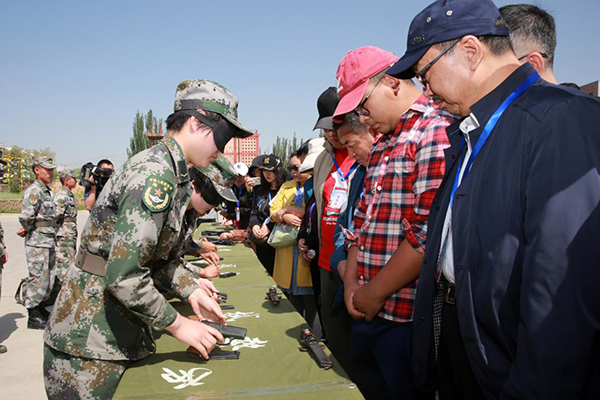 青海省首届军营开放日活动在第76集团军某红军旅举行