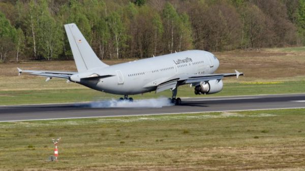 德军运输机再出故障 士兵被迫半途折返