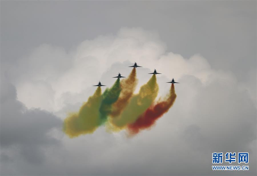 （國際）（2）中國空軍八一飛行表演隊精彩亮相新加坡航展