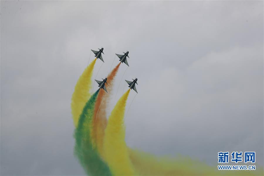 （國際）（3）中國空軍八一飛行表演隊精彩亮相新加坡航展