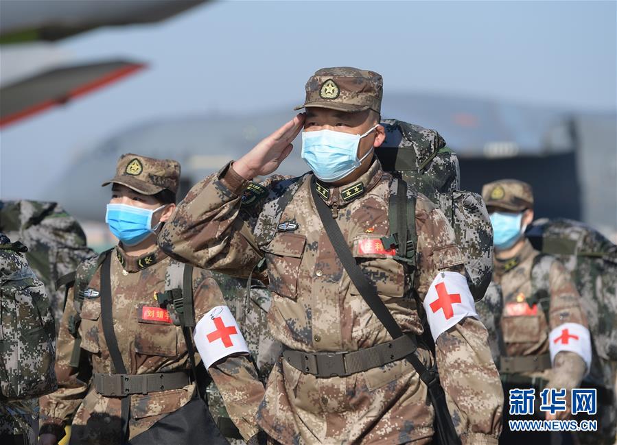 （聚焦疫情防控·圖文互動）（11）空軍第四次向武漢大規模空運醫療隊員和物資