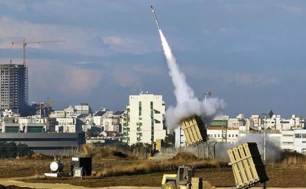 哈马斯向以色列发射上千枚火箭弹.